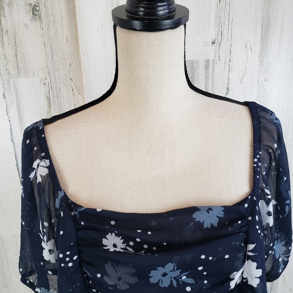Express Rouched Floral Top Size Large - Picture 3 of 7